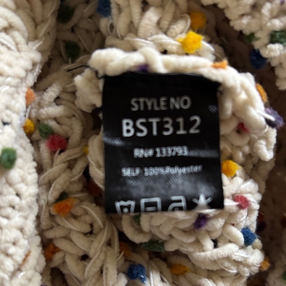 POL Cream Speckled V-Neck Sweater - Picture 4 of 4